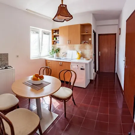 Maison d'hôtes And With Parking Space Pag - 13355 2*