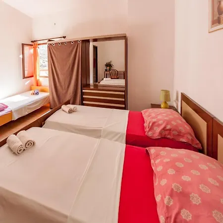 Maison d'hôtes And With Parking Space Pag - 13355 Pag Town